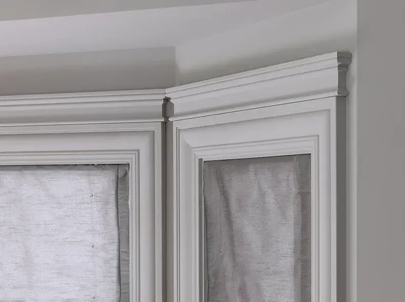 Screen Moulding Over Window with Architrave